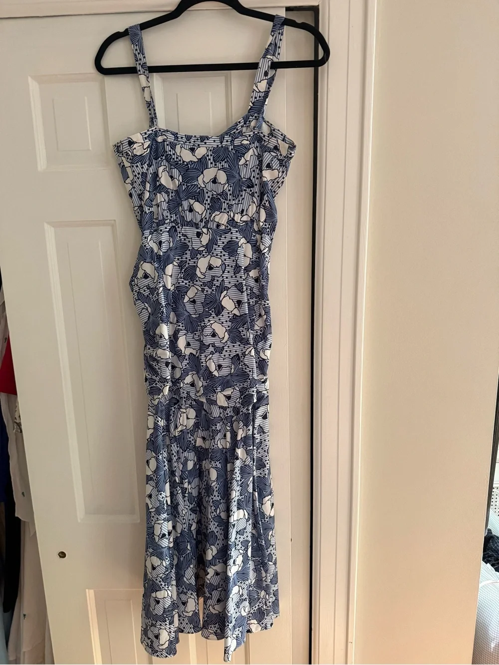 VERONICA BEARD MARENA GATHERED PRINTED FLORAL COTTON POPLIN MIDI DRESS - Picture 7 of 8